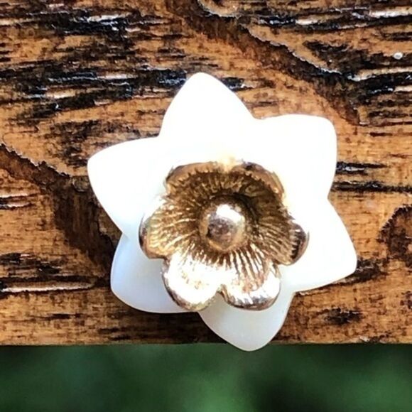 Vintage Floral Stud Earrings - Picture 6 of 6